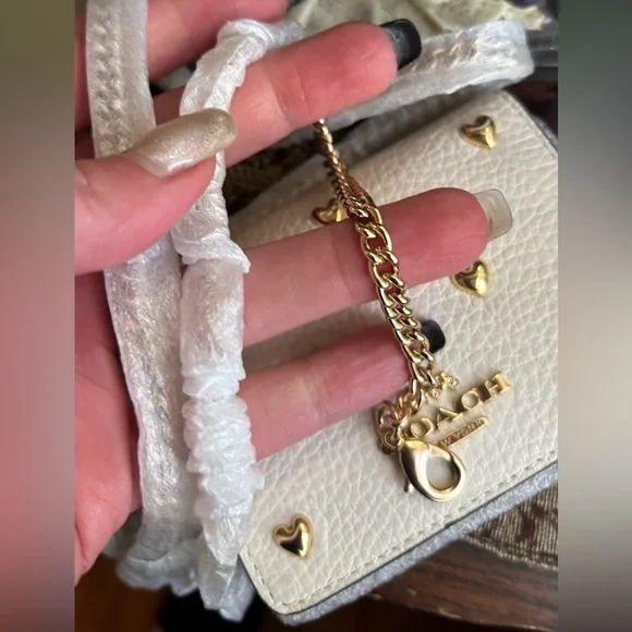 Authentic COACH Hearts studs Leather flap snap wallet on chain - Picture 2 of 15